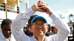 Tổng thư ký LHQ Ban Ki-moon đã đi khắp thế giới, cố gắng ngăn chặn và chấm dứt xung đột, thúc đẩy phát triển và giảm bớt tác động của biến đổi khí hậu