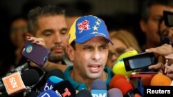 Youn nan lidè opozisyon an nan Venezuela, Henrique Capriles.