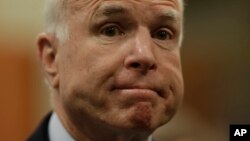 Thượng nghị sĩ John McCain.