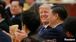 Tổng thống Donald Trump và Chủ tịch Trung Quốc Tập Cận Bình trong quốc yến dành cho nguyên thủ Mỹ hôm 9/11/2017.