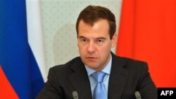 Tổng thống Nga Dmitry Medvedev nói rằng Tổng thống Assad sẽ phải từ bỏ quyền lực nếu ông không thể thực thi được các biện pháp cải cách