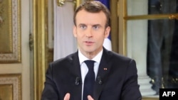 Tổng thống Pháp Emmanuel Macron đọc diễn văn truyền hình tại Điện Elysee, Paris, ngày 10/12/2018.