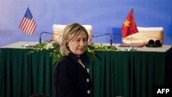 Ngoại trưởng Hoa Kỳ Hillary Clinton nhấn mạnh bất chấp tình hữu nghị và hợp tác Việt-Mỹ, những bất đồng giữa hai nước vẫn tồn tại