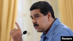 Tổng thống Venezuela Nicolas Maduro phát biểu trong cuộc gặp với các bộ trưởng ở Dinh tổng thống Miraflores, Venezuela, ngày 16 tháng 6 năm 2016.