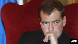 Tổng thống Medvedev ra lệnh tiến hành một cuộc điều tra mới, và cam kết sẽ đánh bật gốc tệ nạn tham nhũng lan tràn ở Nga