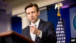 Phát ngôn nhân Tòa Bạch Ốc Josh Earnest.