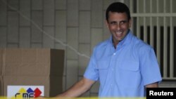 Ông Henrique Capriles bỏ phiếu trong cuộc bầu cử thống đốc bang, 16/12/12