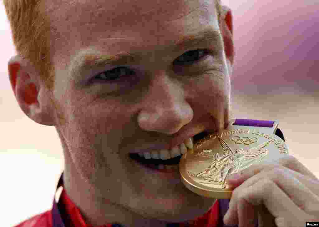 Vận động viên Greg Rutherford của Anh giành Huy chương Vàng tại nội dung nhảy xa dành cho nam tại Olympic London, ngày 5/8/2012