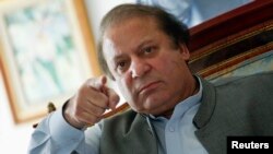 Ông Nawaz Sharif, lãnh đạo Đảng Liên minh-Nawaz Hồi giáo Pakistan (PML-N) nói chuyện với các phóng viên nước ngoài tại tư gia ở Lahore, ngày 13/5/2013. 