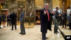 Tổng thống đắc cử Donald Trump phát biểu với truyền thông tại Trump Tower ở New York, ngày 6/12/2016. 