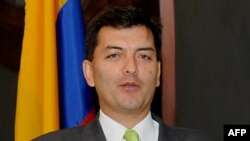 Đại sứ Colombia tại OAS Luis Alfonso Hoyos nói rằng các tài liệu cho thấy sự hiện diện vững chắc, tích cực và ngày càng tăng của các băng đảng khủng bố ở Venezuela