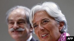 Tổng giám đốc IMF Christine Lagarde tại cuộc họp báo ở trụ sở Quỹ Tiền tệ Quốc tế, Washington, 6/7/2011