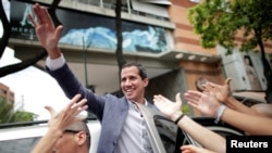 Lãnh đạo đối lập Juan Guaido, người được đa số các nước công nhận là TT lâm thời Vennezuela, tại cuộc tuần hành ủng hộ Quốc hội Venezuela, chống TT Nicolas Maduro ở Caracas hôm 11/5/2019. REUTERS/Ueslei Marcelino