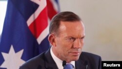 Thủ tướng Australia Tony Abbott từng nói rằng việc phái nhân viên y tế đến Tây Phi là quá nguy hiểm.