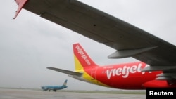 Một mát bay A320 của hãng VietJet ở sân bay Nội Bài, Hà Nội, (ảnh tư liệu, 25/9/2013, REUTERS/Kham).