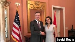 Đại sứ Hoa Kỳ Dan Kritenbrink và Trợ lý Ngoại trưởng Michelle Guida, Photo US Embassy Hanoi.