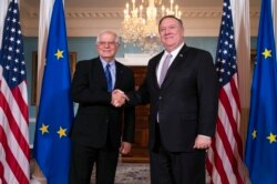 Ông Josep Borrell và Mike Pompeo.