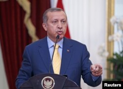 Đảng Công lý và Phát triển (AK) của ông Erdogan bị tố cáo làm cho bạo động gia tăng qua việc sử dụng một phương pháp mạnh tay trong lãnh vực an ninh để khích động chủ nghĩa dân tộc.