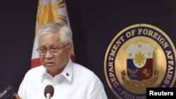 Ngoại trưởng Philippines Albert del Rosario cho biết Manila đã đưa vụ tranh chấp ra Tòa án Quốc tế về Luật Biển, ngày 22/1/2013.