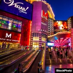 Những bạn nào là fan ruột của Hangover thì chắc rất ấn tượng với mấy sòng bài ở Vegas phải không?