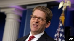 Phát ngôn viên Tòa Bạch Ốc Jay Carney nói với ông Downie rằng thực tế ngược lại cái ý tưởng cho rằng mọi người ngậm miệng và không dám hé lộ tin tức cho phóng viên
