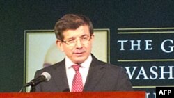 Ngoại trưởng Thổ Nhĩ Kỳ Ahmet Davutoglu phát biểu tại Ðại học George Washington, ngày 9 tháng 2, 2012