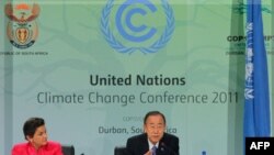 Tổng thư ký Liên hiệp quốc Ban ki-moon nói chuyện tại một cuộc họp báo ở Durban