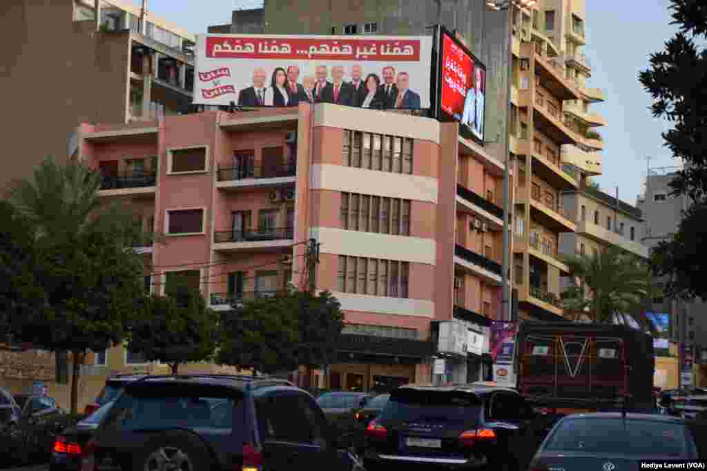 Lübnan medyasında yer alan araştırmalarda ülkenin anayasası din ve mezhep esaslarına göre oluşturulmuş olsa da son yıllarda bölgede meydana gelen gelişmeler ve ülke içindeki istikrarsızlığın yansımalarının seçmenlerin tercihlerini etkilediği öne sürülüyor. &nbsp;