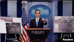 Bộ trưởng Tài chính Mỹ Steve Mnuchin họp báo về các chế tài mới nhất nhắm vào Triều Tiên tại Washington, ngày 23 tháng 2, 2018.