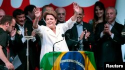 Tổng thống Brazil Dilma Rousseff nói chuyện tại một cuộc họp báo sau khi có kết quả về bầu cử, 26/10/14