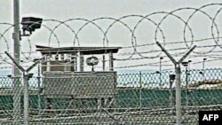 Hàng rào dây thép gai ở trại giam Guantanamo, Cuba