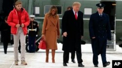 Hình ảnh mới nhất của Barron Trump hôm 1/2. 