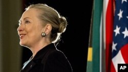 Ngoại trưởng Mỹ Hillary Clinton nói chuyện với các sinh viên đại học ở Cape Town, Nam Phi, Thứ Tư, 8/8/2012