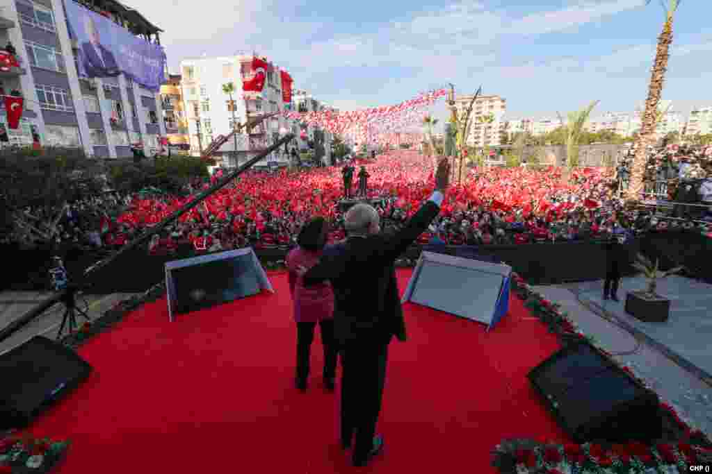 Turkey&#39;s main opposition party CHP leader Kilicdaroglu is holding a rally in Mersin, Turkey