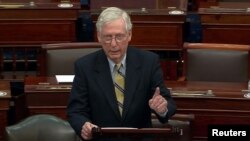 Lãnh đạo phe Cộng hòa Thượng viện Mitch McConnell đả kích gay gắt cựu tổng thống về vai trò của ông trong vụ bạo loạn ngày 6 tháng 1, tại Điện Capitol ở Washington, ngày 13 tháng 2, 2021. 