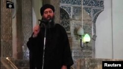 Hình ảnh được cho là của Abu Bakr al-Baghdadi phát biểu trong một video hồi gần đây trong một lần xuất hiện trước công chúng tại một nhà thờ Hồi giáo ở Mosul, ngày 5 tháng 7, 2014.