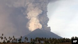 Núi lửa Agung, Bali, Indonesia, ngày 27/11/2017.