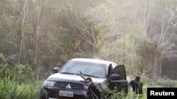 FILE PHOTO: Federal Police officers shoot suspected loggers during an operation conducted jointly with the Brazilian Institute for the Environment and Renewable Natural Resources (IBAMA) at an illegal gold mine near the city of Altamira