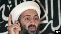 Bin Laden cũng dọa trả đũa cho kế hoạch của Pháp là cấm phụ nữ Hồi giáo đeo khăn che kín mặt