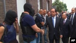 Tổng thống Pháp Francois Hollande thị sát hiện trường, ngày 26/7/2016.