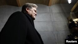 Cố vấn cấp cao cho Tổng thống ông Steve Bannon. 