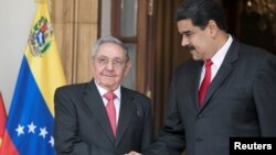 Lãnh đạo Đảng Cộng sản Cuba Raul Castro và Tổng thống Venezuela Nicholas Maduro.