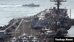 Tàu sân bay USS Carl Vinson tới tham gia cuộc diễn tập chung Foal Eagle giữa Mỹ-Hàn tại cảng Busan, Hàn Quốc, ngày 15/3/17