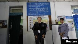 Chủ tịch Ngân hàng Thế giới Jim Yong Kim phát biểu trước báo giới ở Rangoon, ngày 26 tháng 1, 2014.