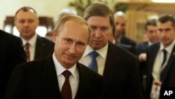 Tổng thống Nga Vladimir Putin đến 1 cuộc họp báo tại Milan, Ý, bên lề hội nghị thượng đỉnh ASEM, 17/10/2014.