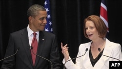 Tổng thống Hoa Kỳ Barack Obama và Thủ tướng Australia Julia Gillard trong cuộc họp báo chung tại Canberra, ngày 16/11/2011