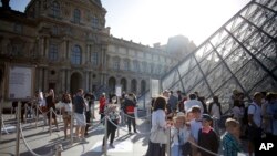 Viện Bảo tàng Louvre, ở Paris, Pháp, mở cửa trở lại ngày 6/7/2020.