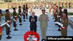 Tổng thống Afghanistan Ashraf Ghani và người đứng đầu quân đội Pakistan Raheel Sharif.