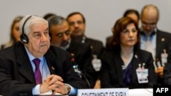 Ngoại trưởng Syria Walid Muallem (trái) và đoàn đại biểu tham gia cuộc đàm phán hòa bình Geneva II, ngày 22/1/2014.