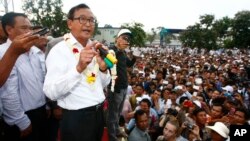 Lãnh tụ đối lập Sam Rainsy tuyên bố sẽ không chấp nhận kết quả bầu cử và cần phải có một cuộc điều tra về những vụ không hợp lệ, với sự hỗ trợ của LHQ.